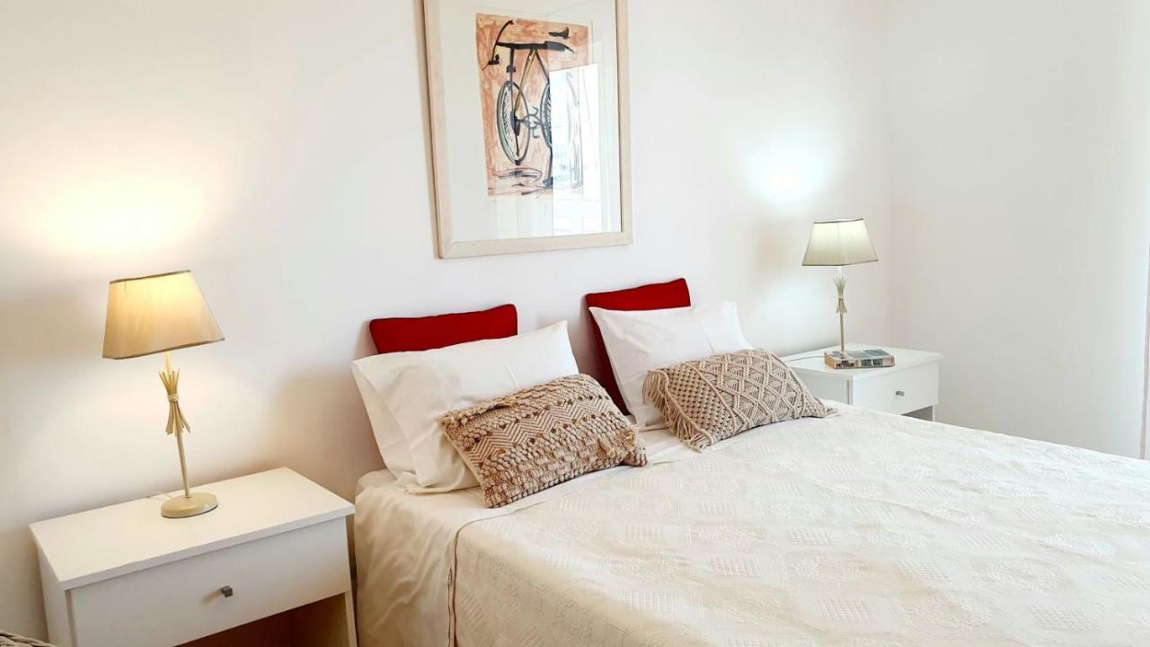 Quarteira Beach Vacation: 2Br Steps To The Sand Ngoại thất bức ảnh