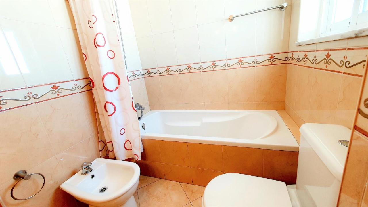 Quarteira Beach Vacation: 2Br Steps To The Sand Ngoại thất bức ảnh