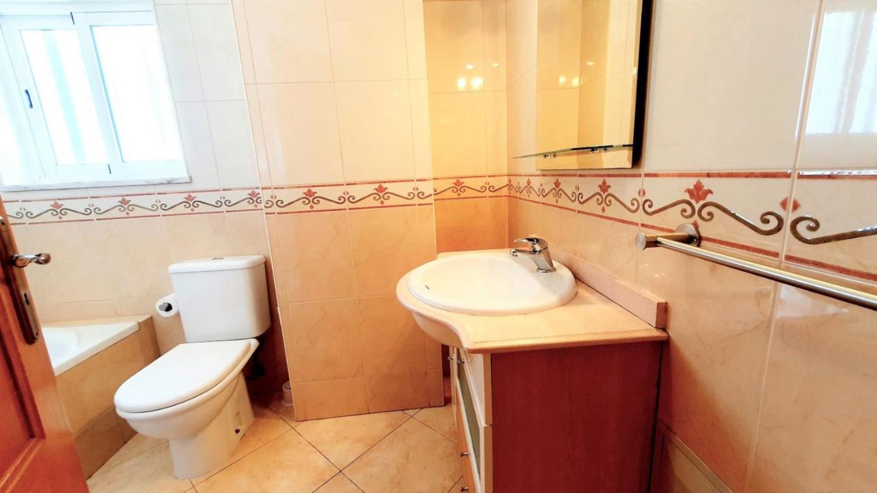 Quarteira Beach Vacation: 2Br Steps To The Sand Ngoại thất bức ảnh